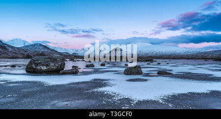 Sunrise over a frozen Lochan na h-achlaise on Rannoch Moor near the enterance to Glencoe in the Scottish Highlands Stock Photo