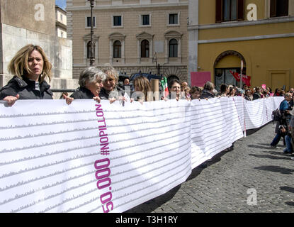 Rome, Italy. 09th Apr, 2019. Protest in front of Montecitorio organized by DIRe-women on the net against violence, International Women's House, Non-Minus, Cgil, Arci, Rebel Network, Udi-Women Union in Italy, Cismai-Italian coordination of child maltreatment services to request withdrawal of the Pillon bill, while in the Senate Justice Committee the discussion on the bill and on the other bill that could merge into a new text is resumed. Credit: PACIFIC PRESS/Alamy Live News Stock Photo