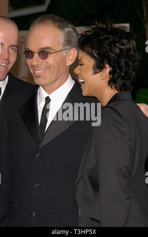 LOS ANGELES, CA. January 05, 2002: Actress HALLE BERRY with actor BILLY BOB THORNTON at the AFI Awards 2001 at the Beverly Hills Hotel.  © Paul Smith/Featureflash Stock Photo