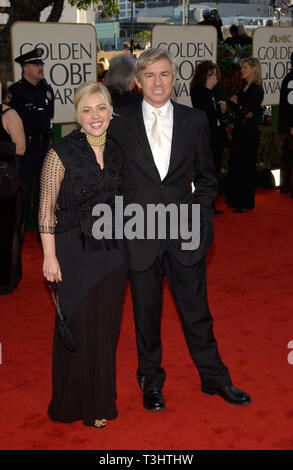 LOS ANGELES, CA. January 20, 2002: Director BAZ LUHRMANN & wife CATHERINE MARTIN at the 59th Annual Golden Globe Awards in Beverly Hills. © Paul Smith/Featureflash Stock Photo