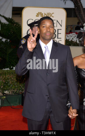 LOS ANGELES, CA. January 20, 2002: Actor DENZEL WASHINGTON & wife at the 59th Annual Golden Globe Awards in Beverly Hills. © Paul Smith/Featureflash Stock Photo