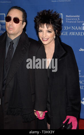 LOS ANGELES, CA. February 23, 2002: Actress/singer LIZA MINNELLI & fiancŽ DAVID GUEST at the 33rd Annual NAACP Image Awards at Universal Studios, Hollywood. © Paul Smith/Featureflash Stock Photo