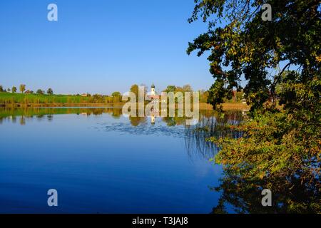 Lake Froschhauser See, Froschhausen, near Murnau, The Blue Land, Upper Bavaria, Bavaria, Germany Stock Photo