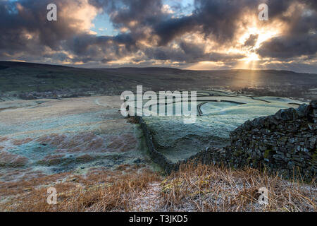 Teesdale, County Durham UK. Wednesday 10th April. UK Weather. It was a cold and frosty start to the day in Teesdale and as the sun began to rise spectacular crepuscular rays began to rake across the landscape. Credit: David Forster/Alamy Live News Stock Photo