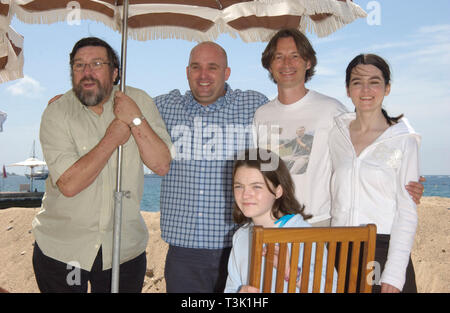 CANNES, FRANCE. May 21, 2002: Actors RICKY TOMLINSON (left), director SHANE MEADOWS, ROBERT CARLYSLE & SHIRLEY HENDERSON with FINN ATKINS (front) at the Cannes Film Festival to promote their new movie Once Upon A Time In The Midlands. © Paul Smith / Featureflash Stock Photo