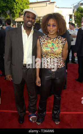 LOS ANGELES, CA. July 15, 2002: Actress ANGELA BASSETT & actor husband COURTNEY B. VANCE at the world premiere of K-19: The Widowmaker. © Paul Smith / Featureflash Stock Photo