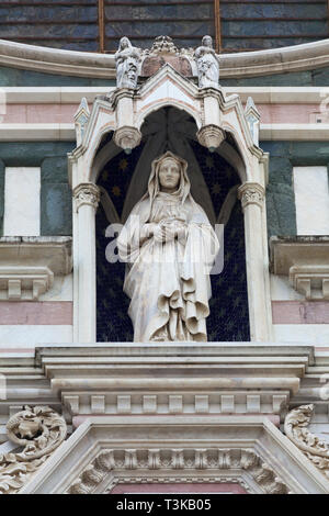 Statue of the Mourning Virgin, by Giovanni Dupre, above the pediment over the main portal of Santa Croce, Florence Stock Photo