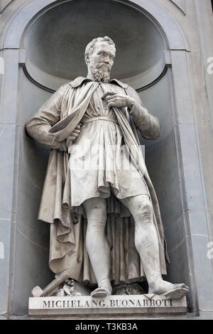 Statue of Michelangelo in the Portico degli Uffizi, Florence Stock Photo