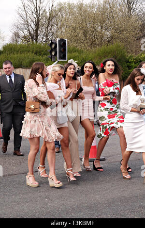 Women dress up for a day out on Ladies Day at the 2019 Aintree Grand National Meeting Stock Photo - Alamy Women dress up for a day out on Ladies Day at the 2019 Aintree Grand National Meeting Stock Photo - Alamy