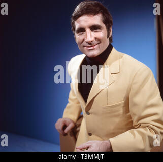 Freddy Quinn, österreichischer Schlagersänger und Schauspieler, in einer Fernsehshow, Deutschland ca. 1978. Austrian singer and actor Freddy Quinn performing on German TV, Germany ca. 1979. Stock Photo