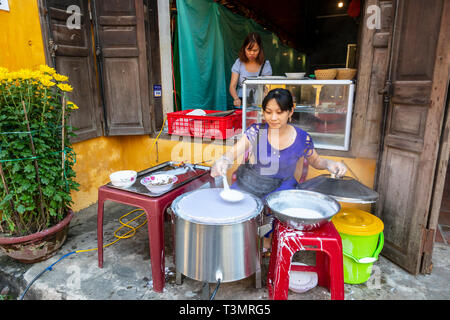 Vietnamese woman making rice paper cakes on a back street in the old quarter of Hoi An, Quang Nam Provence, Vietnam, Asia Stock Photo