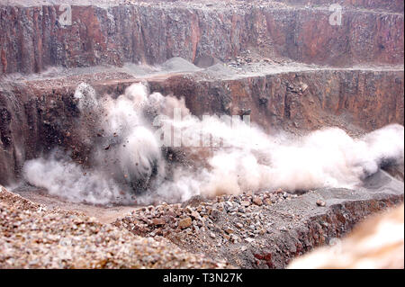 Controlled blasting of quarry walls. Hanson Aggregates at Machen Quarry in Newport South Wales. 05/10/2005 Stock Photo