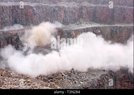 Controlled blasting of quarry walls. Hanson Aggregates at Machen Quarry in Newport South Wales. 05/10/2005 Stock Photo
