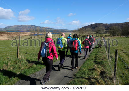 Walkers on the Heritage trail around Loch Leven Nature Reserve, Fife, Scotland Stock Photo