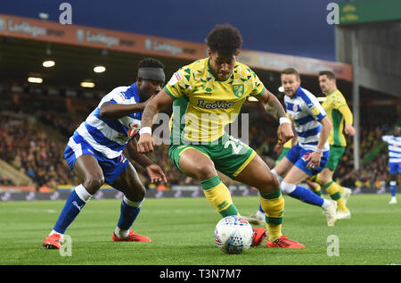 Norwich City's Onel Hernandez (right) and Reading's Andy Yiadom during the Sky Bet Championship match at Carrow Road, Norwich. Stock Photo