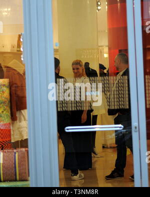 Milan, Italy. 10th Apr, 2019. Milan, Michelle Hunziker and Aurora Ramazzotti shopping together Michelle Hunziker and her daughter Aurora Ramazzotti arrive in the center and together they go shopping at 'Banner'. With them as usual the bodyguards who accompany them all the way home. Credit: Independent Photo Agency Srl/Alamy Live News Stock Photo