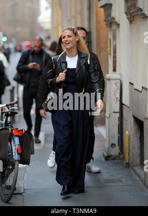 Milan, Italy. 10th Apr, 2019. Milan, Michelle Hunziker and Aurora Ramazzotti shopping together Michelle Hunziker and her daughter Aurora Ramazzotti arrive in the center and together they go shopping at 'Banner'. With them as usual the bodyguards who accompany them all the way home. Credit: Independent Photo Agency Srl/Alamy Live News Stock Photo