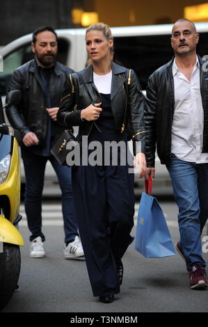 Milan, Italy. 10th Apr, 2019. Milan, Michelle Hunziker and Aurora Ramazzotti shopping together Michelle Hunziker and her daughter Aurora Ramazzotti arrive in the center and together they go shopping at 'Banner'. With them as usual the bodyguards who accompany them all the way home. Credit: Independent Photo Agency Srl/Alamy Live News Stock Photo