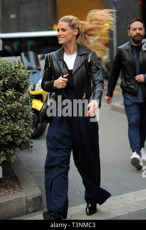 Milan, Italy. 10th Apr, 2019. Milan, Michelle Hunziker and Aurora Ramazzotti shopping together Michelle Hunziker and her daughter Aurora Ramazzotti arrive in the center and together they go shopping at 'Banner'. With them as usual the bodyguards who accompany them all the way home. Credit: Independent Photo Agency Srl/Alamy Live News Stock Photo