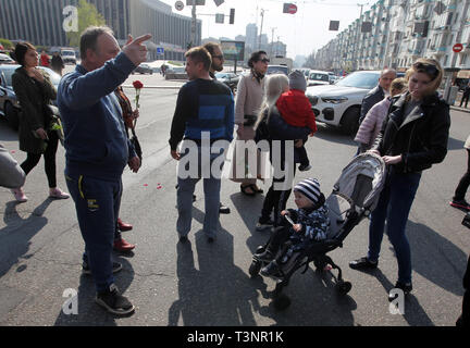 Kiev, Kiev, Ukraine. 10th Apr, 2019. A man seen shouting slogans while a baby watches during the demonstration.Protesters with their children demonstrate demanding to stop the violation of children's rights by Kiev's developer companies. Credit: Pavlo Gonchar/SOPA Images/ZUMA Wire/Alamy Live News Stock Photo