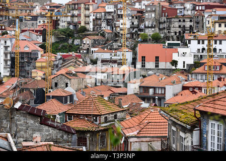 Porto, Portugal. 7th Apr, 2019. A close up of houses seen in the old town. In 2018, Porto entered the list of the 100 most visited cities in the world in a ranking prepared by Euromonitor International. In 2018 it is estimated that the number of tourists reached 2.39 million. Credit: Omar Marques/SOPA Images/ZUMA Wire/Alamy Live News Stock Photo