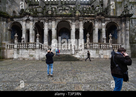 Porto, Portugal. 7th Apr, 2019. A tourist seen taking pictures at Se do Porto. In 2018, Porto entered the list of the 100 most visited cities in the world in a ranking prepared by Euromonitor International. In 2018 it is estimated that the number of tourists reached 2.39 million. Credit: Omar Marques/SOPA Images/ZUMA Wire/Alamy Live News Stock Photo