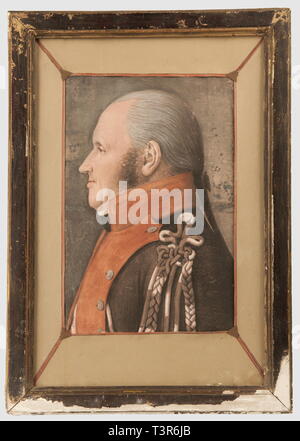 DIRECTOIRE-CONSULAT-EMPIRE 1795-1814, Pastel sur papier, présentant un sous-officier de la gendarmerie impériale, en buste et de profil, début du 1er Empire. L'homme porte un habit à l'origine à fond bleu, collet et revers rouge, boutons plats en étain, aiguillette en laine mêlée à l'origine bleu et blanc, ses cheveux sont poudrés et coiffés en catogan tenu par un ruban noir. Hauteur 35 cm, largeur 24 cm. Etat moyen, présenté sous verre dans un cadre d'époque très abîmé, Artist's Copyright has not to be cleared