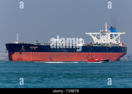 New Wisdom,registered,Chemical,Southampton,services,port,towing,Tanker,Oil,Refinery,Fawley,The Solent,fossil,global,change,warming,tow,assistance,Tug, Stock Photo