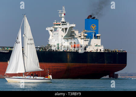 New Wisdom,registered,Chemical,Southampton,services,port,towing,Tanker,Oil,Refinery,Fawley,The Solent,fossil,global,change,warming,tow,assistance,Tug, Stock Photo