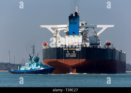 New Wisdom,registered,Chemical,Southampton,services,port,towing,Tanker,Oil,Refinery,Fawley,The Solent,fossil,global,change,Voith tractor tug,Apex, Stock Photo