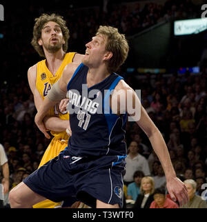 Los Angeles, CALIFORNIA, USA. 4th Apr, 2008. Los Angles Lakers' Pau Gasol fights for a better position with Dallas Mavericks' Dirk Nowitzki during the second half of their NBA game at the staples Center in Los Angeles, California Friday 4 April 2008. Los Angeles Lakers won the game 112 to 108.ARMANDO ARORIZO Credit: Armando Arorizo/Prensa Internacional/ZUMA Wire/Alamy Live News Stock Photo