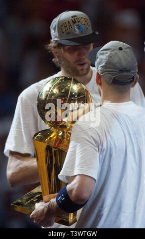 Larry o'brien trophy hi-res stock photography and images - Alamy