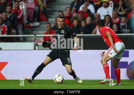 Lisbon, Portugal. 11th Apr, 2019. firo: 11.04.2019, Football, Football: UEFA, EUROPA LEAGUE, EL, Season 2018/2019 Quarter-finals, First leg, Benfica - Eintracht Frankfurt LISBON, PORTUGAL - APRIL 11: Filip Kostic of Eintracht Frankfurt (L) tries to escape Ljubomir Fejsa | usage worldwide Credit: dpa/Alamy Live News Stock Photo