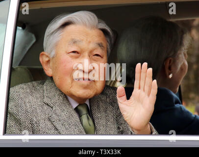 Yokohama, Japan. 12th Apr, 2019. Japanese Emperor Akihito, accompanied by Empress Michiko visits the Kodomonokuni park which was constructed to celebrate the royal marriage of Crown Prince Akihito and Crown Princess Michiko in 1959 in Yokohama, suburban Tokyo on Friday, April 12, 2019. Emperor Akihito will abdicate on April 30 while Crown Prince Naruhito will ascend the throne on May 1. Credit: Yoshio Tsunoda/AFLO/Alamy Live News Stock Photo