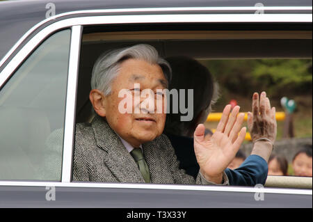 Yokohama, Japan. 12th Apr, 2019. Japanese Emperor Akihito, accompanied by Empress Michiko visits the Kodomonokuni park which was constructed to celebrate the royal marriage of Crown Prince Akihito and Crown Princess Michiko in 1959 in Yokohama, suburban Tokyo on Friday, April 12, 2019. Emperor Akihito will abdicate on April 30 while Crown Prince Naruhito will ascend the throne on May 1. Credit: Yoshio Tsunoda/AFLO/Alamy Live News Stock Photo