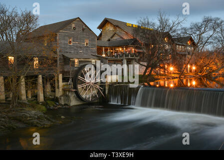 Old Mill Restaurant with giant water wheel, waterfalls and flowing Pigeon River, in Pigeon Forge, Tennessee, USA. Just outside Great Smoky Mountains. Stock Photo