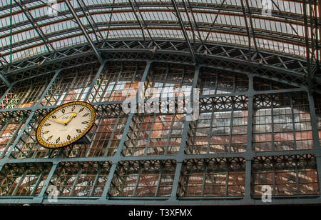 Orologio della stazione di Kings Cross - Harry Potter Foto stock - Alamy