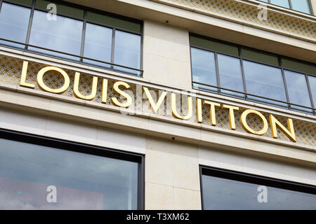 Louis Vuitton boutique, Saint-Germain-des-Prés, Latin quarter, Paris,  Ile-de-France, France Stock Photo - Alamy