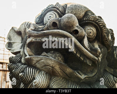 Binondo, Manila, Philippines: Head of the Chinese Lion statue at the entrance to the Jones Bridge over the Pasig River, Manila Stock Photo