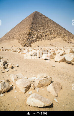 Red pyramid at Dahshur Necropolis near Cairo, Egypt Stock Photo