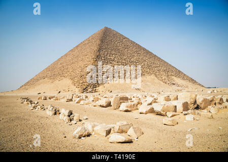 Red pyramid at Dahshur Necropolis near Cairo, Egypt Stock Photo