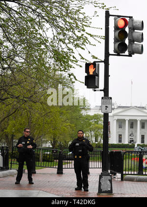 Washington, USA. 12th Apr, 2019. Secret Service agents are seen outside the White House in Washington, DC, the United States, on April 12, 2019. A man set his jacket on fire outside the White House on Friday afternoon, according to the U.S. Secret Service. Credit: Liu Jie/Xinhua/Alamy Live News Stock Photo