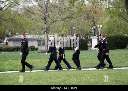 Washington, USA. 12th Apr, 2019. Secret Service agents are seen outside the White House in Washington, DC, the United States, on April 12, 2019. A man set his jacket on fire outside the White House on Friday afternoon, according to the U.S. Secret Service. Credit: Ting Shen/Xinhua/Alamy Live News Stock Photo