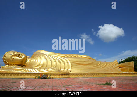 Lying golden buddha statue in the temple Wat Yai Nai, Hat Yai, Songkhla, Thailand, Southeast Asia, Asia Stock Photo
