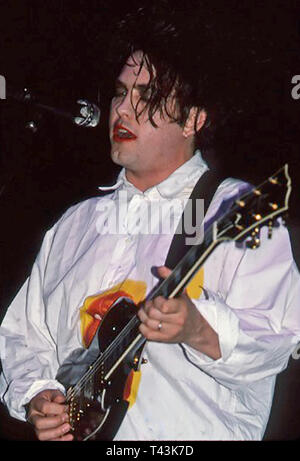 THE CURE UK rock group with Robert Smith in 1987. Photo: Jeffrey Mayer Stock Photo