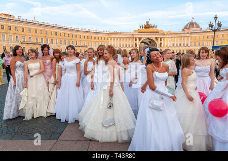 Group of young women wearing wedding dresses in Dvortsovaya Ploshchad, St Petersburg, Russia Stock Photo