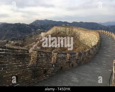 Beijing, China. 11th Apr, 2019. Photo taken on April 11, 2019 shows the scenery of the Mutianyu Great Wall in Beijing, capital of China. Credit: Hou Dongtao/Xinhua/Alamy Live News Stock Photo