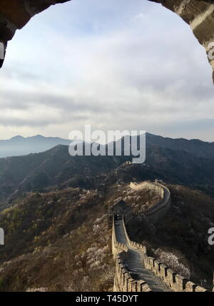 Beijing, China. 11th Apr, 2019. Photo taken on April 11, 2019 shows the scenery of the Mutianyu Great Wall in Beijing, capital of China. Credit: Hou Dongtao/Xinhua/Alamy Live News Stock Photo