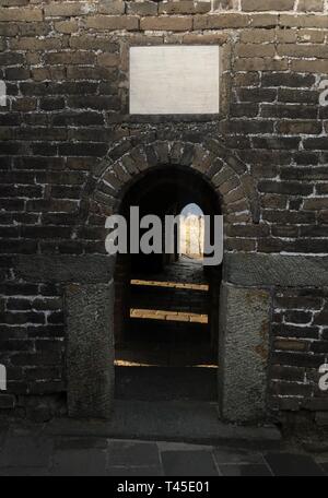 Beijing, China. 11th Apr, 2019. Photo taken on April 11, 2019 shows the Mutianyu Great Wall in Beijing, capital of China. Credit: Hou Dongtao/Xinhua/Alamy Live News Stock Photo