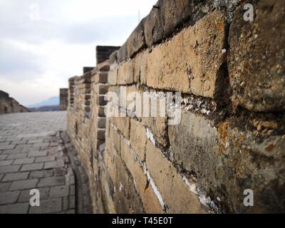 Beijing, China. 11th Apr, 2019. Photo taken on April 11, 2019 shows the Mutianyu Great Wall in Beijing, capital of China. Credit: Zhang Chenlin/Xinhua/Alamy Live News Stock Photo